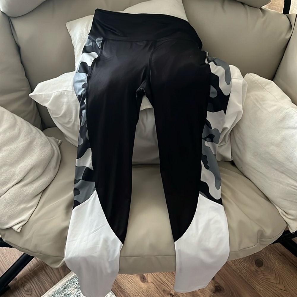 Danskin fashion leggings brand new